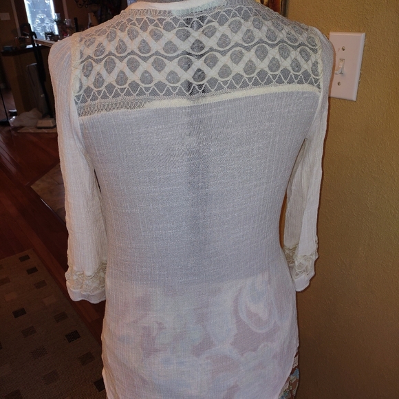 (21) Maurices, Top, Size M, Button down front - Picture 3 of 7